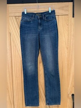 Lee Women's Mid-Rise Straight Jeans in Dark Blue. Size 2, Long.